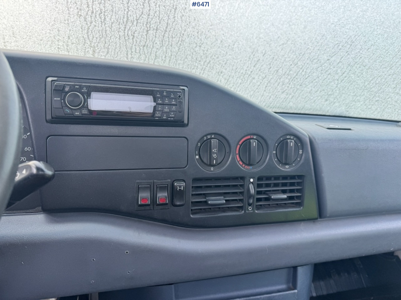 Малотоннажный бортовой грузовик 1996 Mercedes 412D Flatbed truck w/ Rear-mounted crane.: фото 18