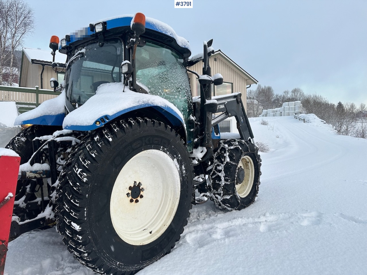 2010 New Holland T6040 4x4 plow rigged tractor w/ Trima +3.0p front loader, brand new chains, snow bucket and Westbjørn snow blower. WATCH VIDEO. - Трактор: фото 4 2010 New Holland T6040 4x4 plow rigged tractor w/ Trima +3.0p front loader, brand new chains, snow bucket and Westbjørn snow blower. WATCH VIDEO. - Трактор: фото 4