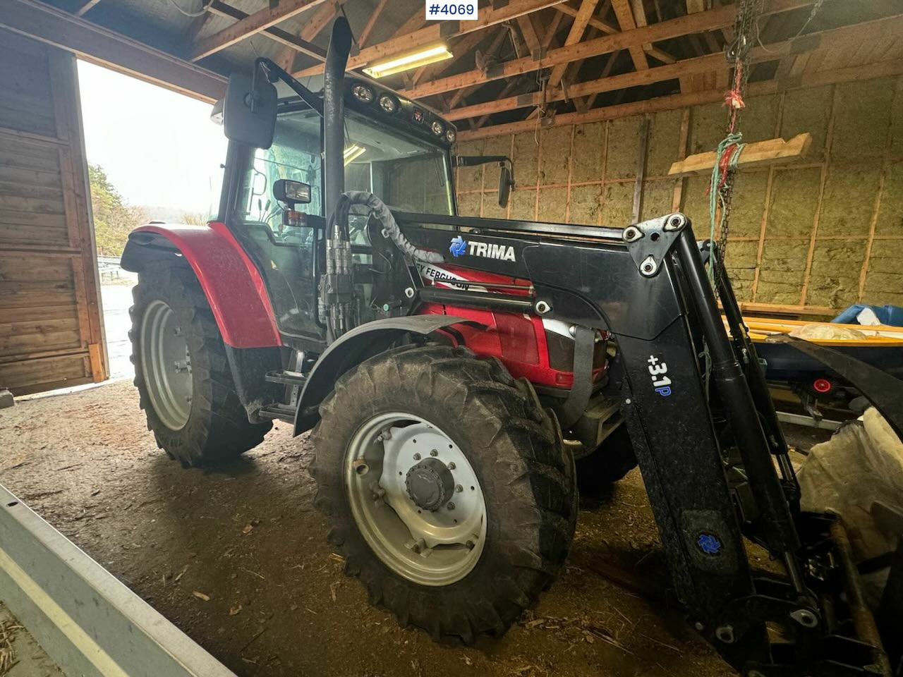 2013 Massey Ferguson 5455 w/ front loader, 2 buckets, pallet forks and blades. 1020 hours! - Трактор: фото 4 2013 Massey Ferguson 5455 w/ front loader, 2 buckets, pallet forks and blades. 1020 hours! - Трактор: фото 4