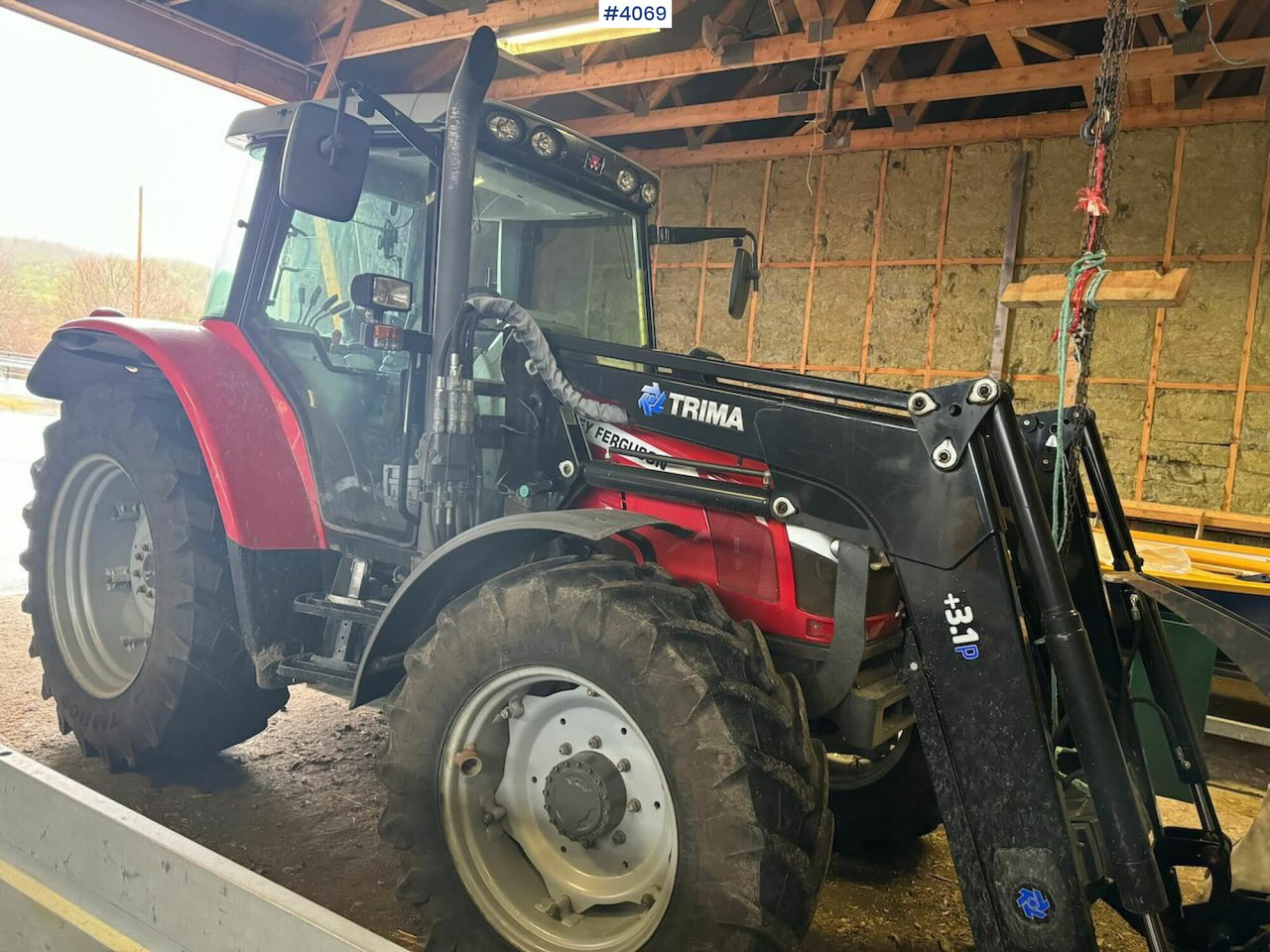 2013 Massey Ferguson 5455 w/ front loader, 2 buckets, pallet forks and blades. 1020 hours! - Трактор: фото 1 2013 Massey Ferguson 5455 w/ front loader, 2 buckets, pallet forks and blades. 1020 hours! - Трактор: фото 1