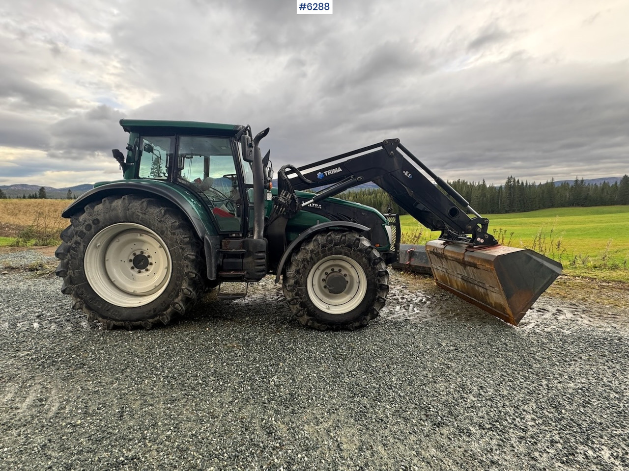 2013 Valtra T203 w/ Trima front loader, snow bucket, gravel bucket, pallet forks and timber clamp! - Трактор: фото 3 2013 Valtra T203 w/ Trima front loader, snow bucket, gravel bucket, pallet forks and timber clamp! - Трактор: фото 3