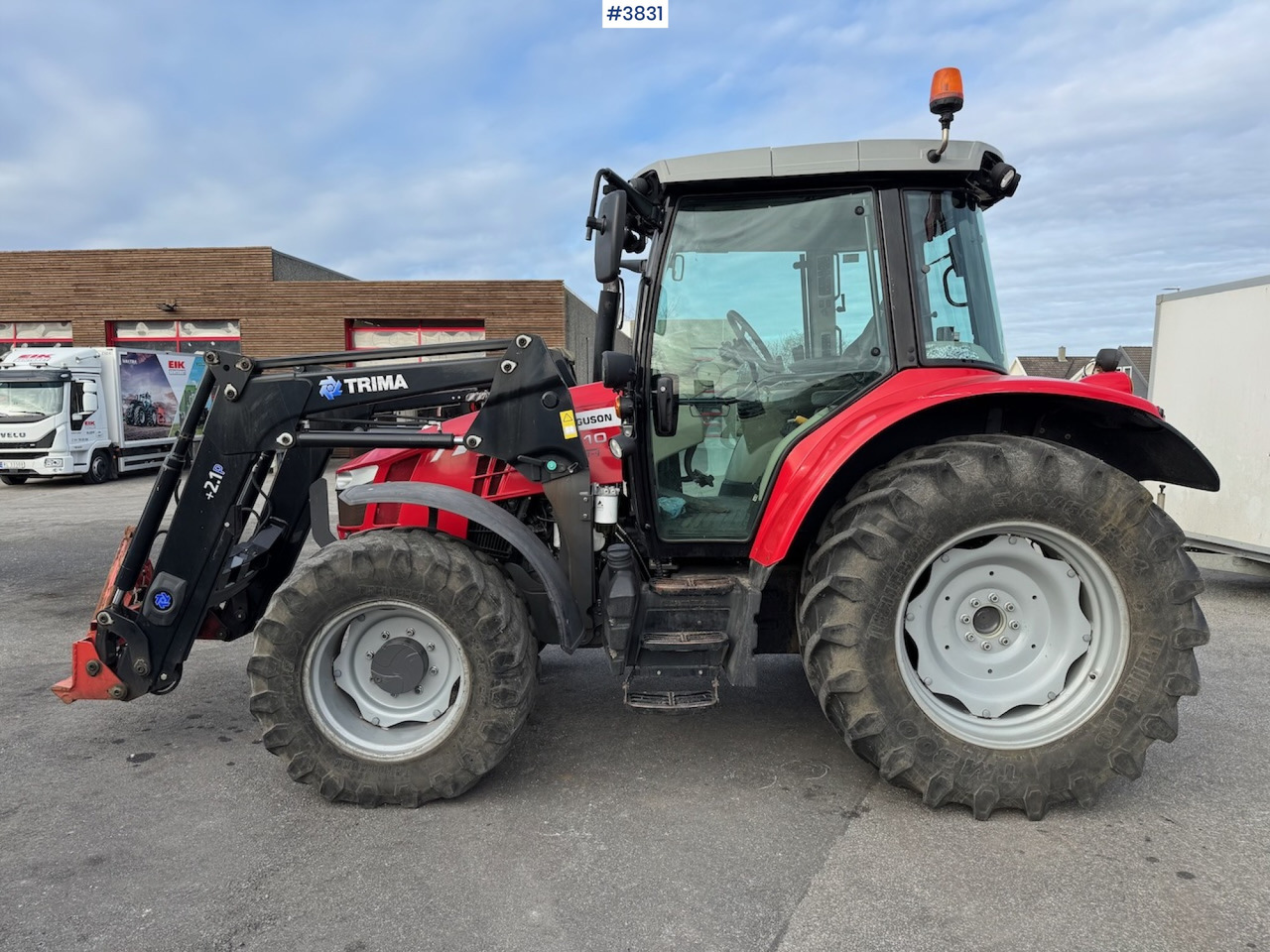 2017 Massey Ferguson 5610 w/front loader. - Трактор: фото 1 2017 Massey Ferguson 5610 w/front loader. - Трактор: фото 1