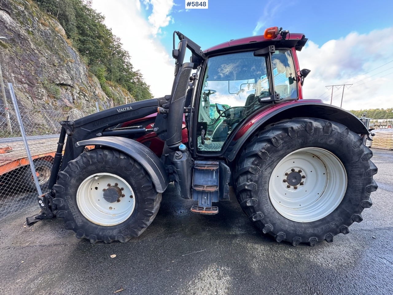 2018 Valtra N174 w/ front loader and plow plate. - Трактор: фото 1 2018 Valtra N174 w/ front loader and plow plate. - Трактор: фото 1