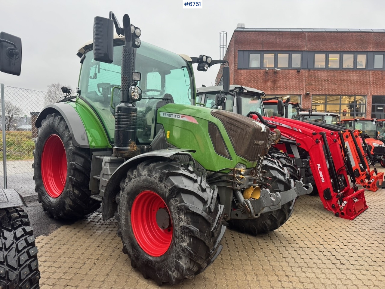 2019 Fendt 313 Vario w/ Front hydraulics and 2 sets of tires. - Трактор: фото 2 2019 Fendt 313 Vario w/ Front hydraulics and 2 sets of tires. - Трактор: фото 2
