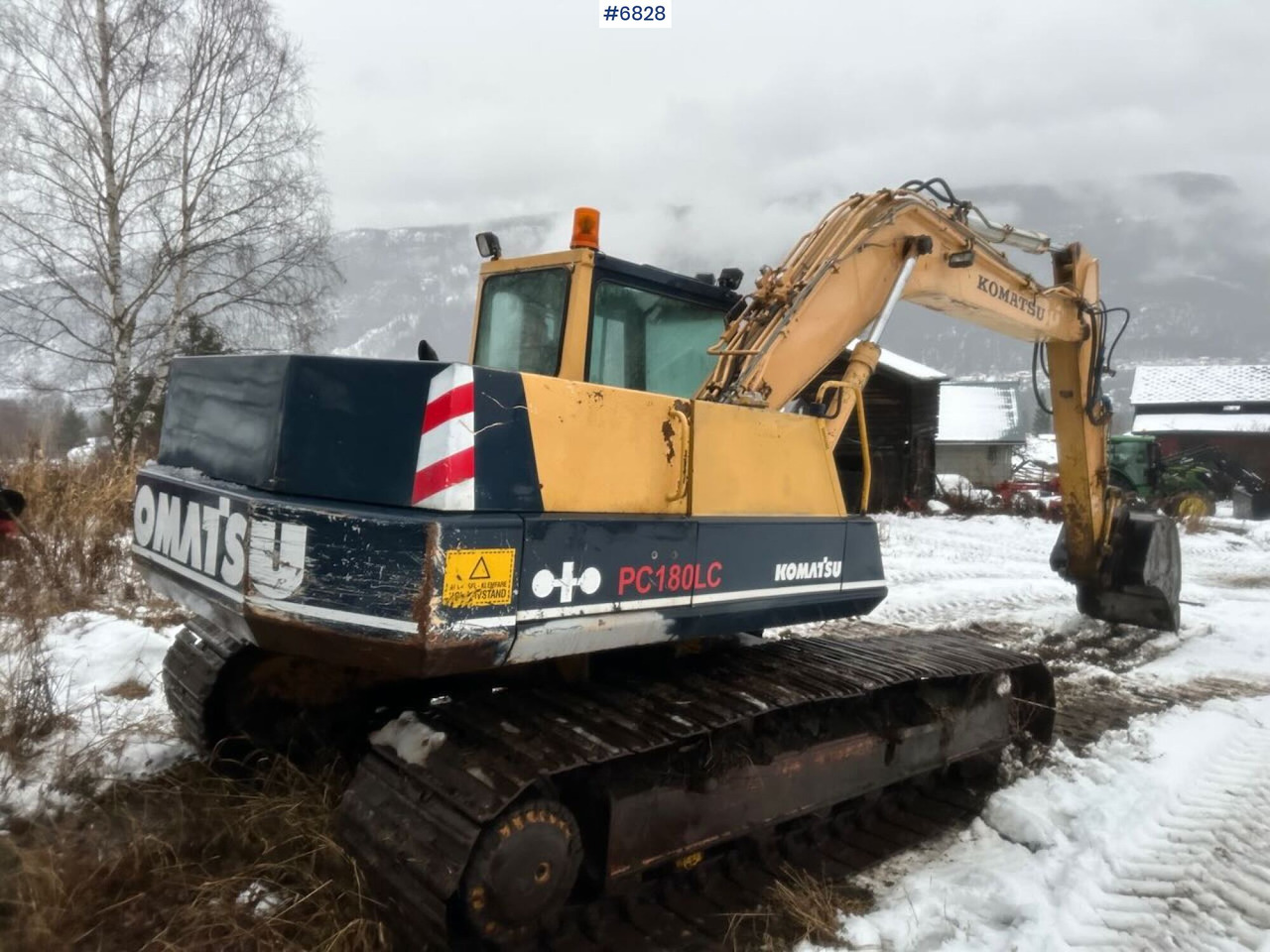 Komatsu PC180LC-3 w/ Excavator bucket. SEE VIDEO. - Экскаватор: фото 3 Komatsu PC180LC-3 w/ Excavator bucket. SEE VIDEO. - Экскаватор: фото 3