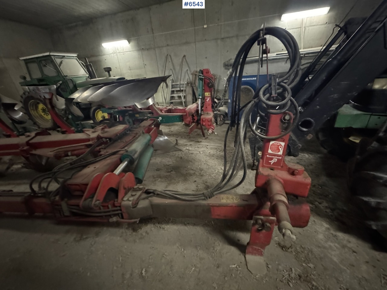 Kverneland PB100 6-Flour Vario Semi-Reversible Plough - Техника для обработки почвы: фото 3 Kverneland PB100 6-Flour Vario Semi-Reversible Plough - Техника для обработки почвы: фото 3