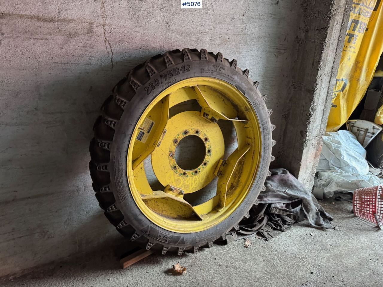 Sprayer Wheels (used on a John Deere 6830) - Опрыскиватель: фото 3 Sprayer Wheels (used on a John Deere 6830) - Опрыскиватель: фото 3