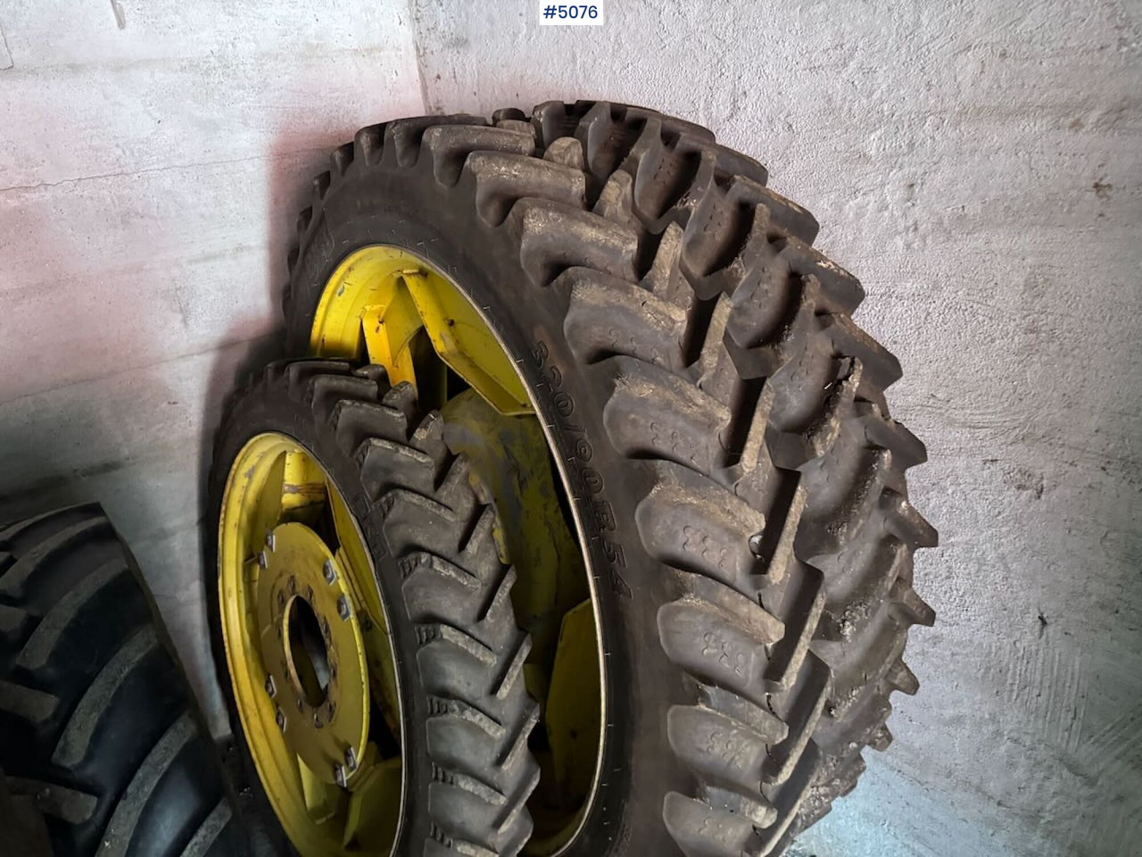 Sprayer Wheels (used on a John Deere 6830) - Опрыскиватель: фото 1 Sprayer Wheels (used on a John Deere 6830) - Опрыскиватель: фото 1