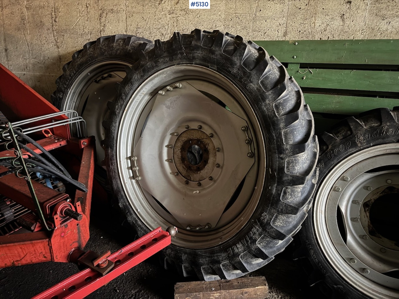 Sprayer wheels 12.4 R46 and 11.2 R32 - Опрыскиватель: фото 1 Sprayer wheels 12.4 R46 and 11.2 R32 - Опрыскиватель: фото 1