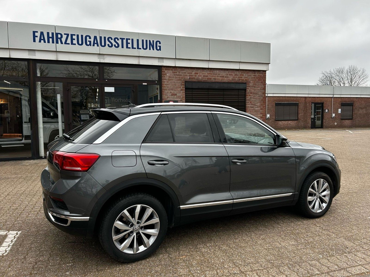 Внедорожник Volkswagen T-Roc Style: фото 9