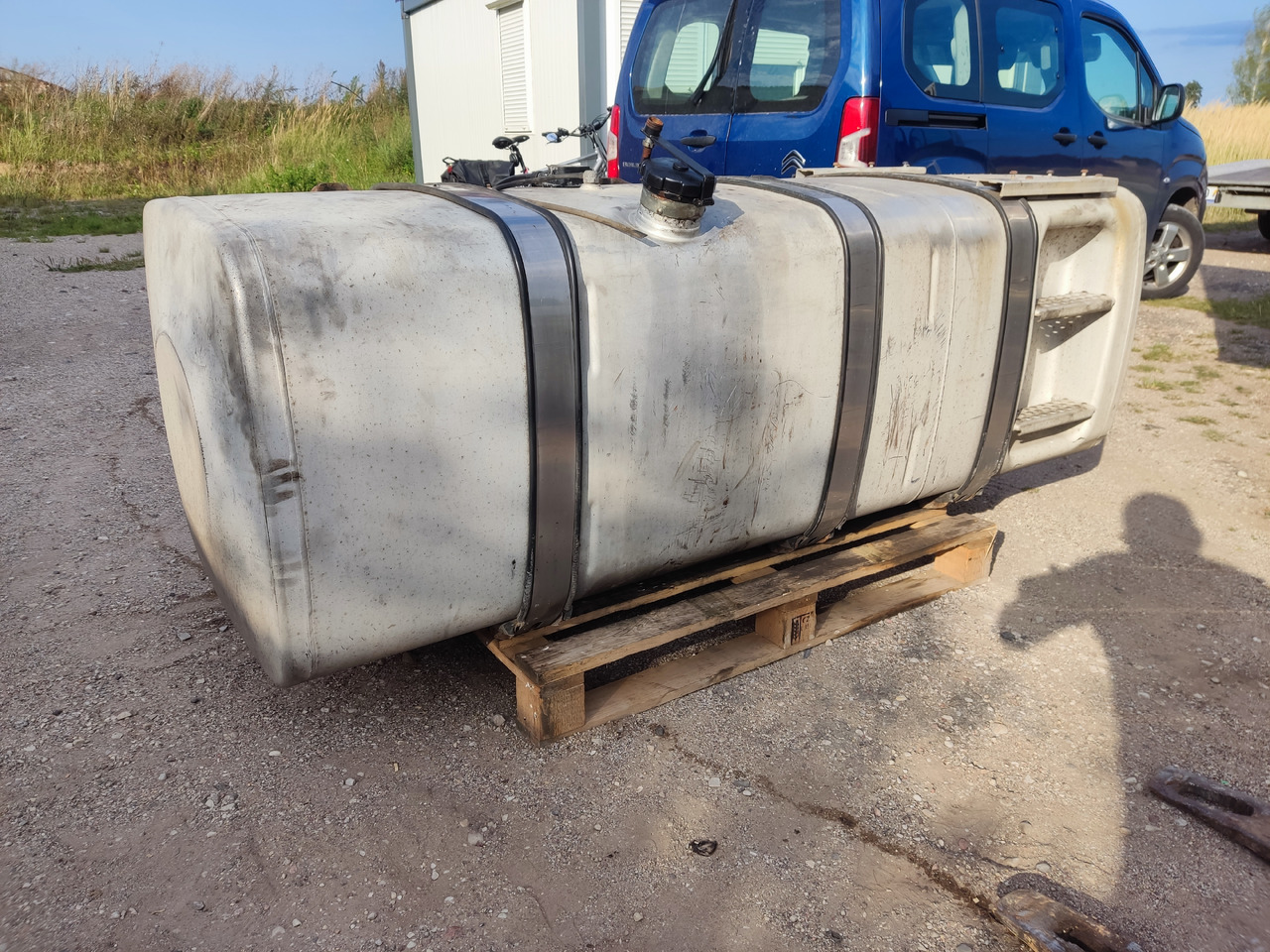 MAN TGA TGX fuel tank 910L - Топливный бак: фото 1 MAN TGA TGX fuel tank 910L - Топливный бак: фото 1