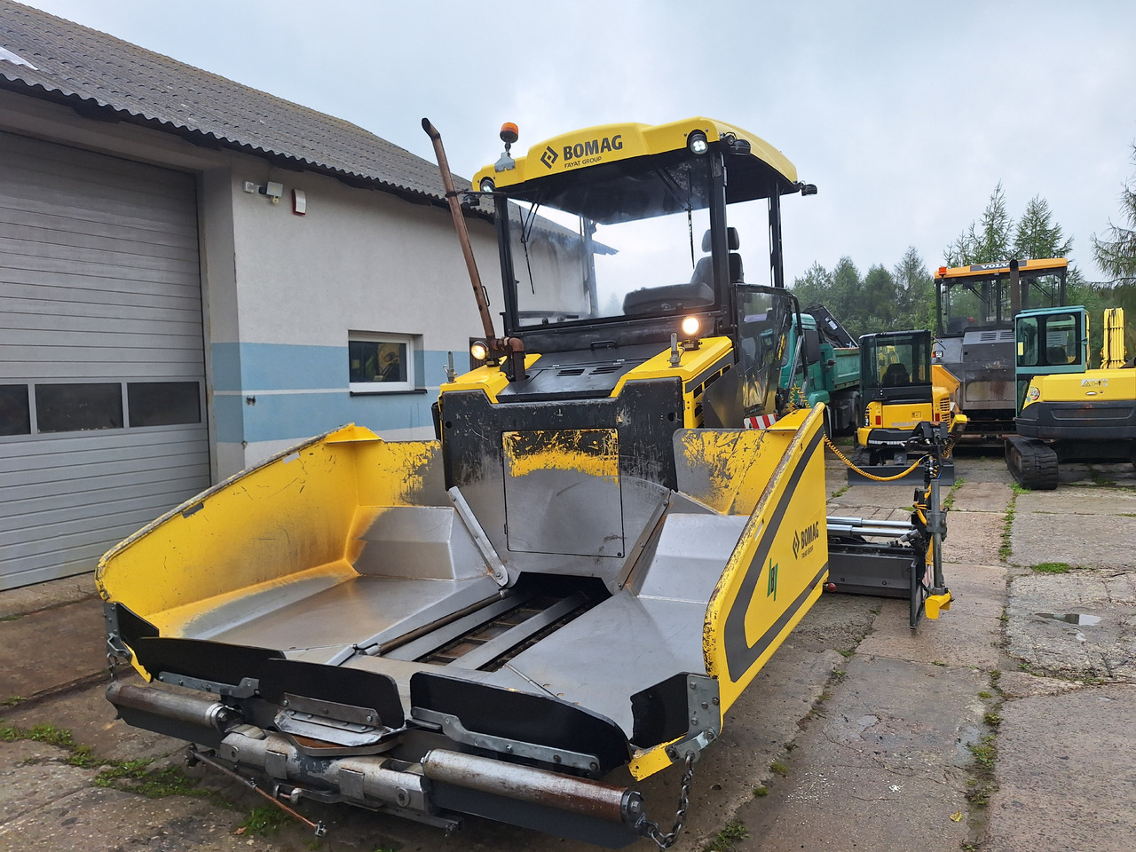 Асфальтоукладчик Bomag Bf 300C-3: фото 9