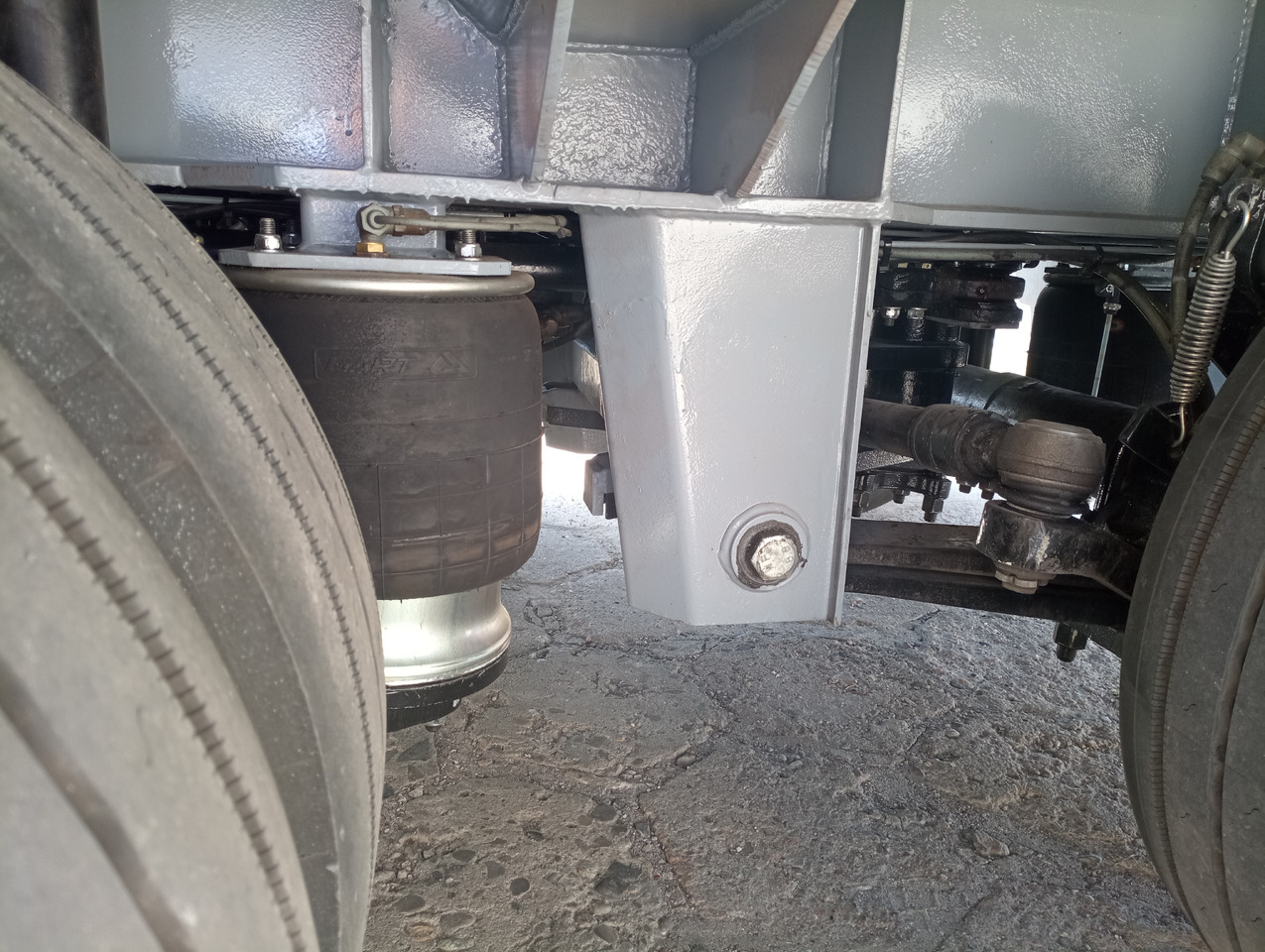 BERTOJA Tiefbett marki Bertoja 2-osie skrętne po kapitalnym remoncie - Низкорамный полуприцеп: фото 5 BERTOJA Tiefbett marki Bertoja 2-osie skrętne po kapitalnym remoncie - Низкорамный полуприцеп: фото 5