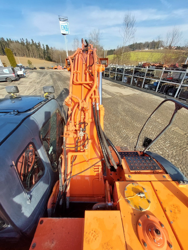 Hitachi ZX225USRLC - Гусеничный экскаватор: фото 4 Hitachi ZX225USRLC - Гусеничный экскаватор: фото 4