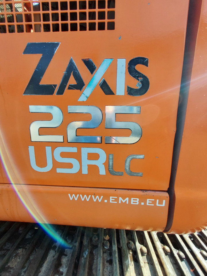 Hitachi ZX225USRLC - Гусеничный экскаватор: фото 5 Hitachi ZX225USRLC - Гусеничный экскаватор: фото 5