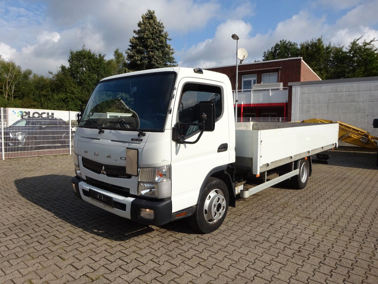 FUSO CANTER 7C15 Pritsche 4x2 - Малотоннажный бортовой грузовик: фото 1 FUSO CANTER 7C15 Pritsche 4x2 - Малотоннажный бортовой грузовик: фото 1
