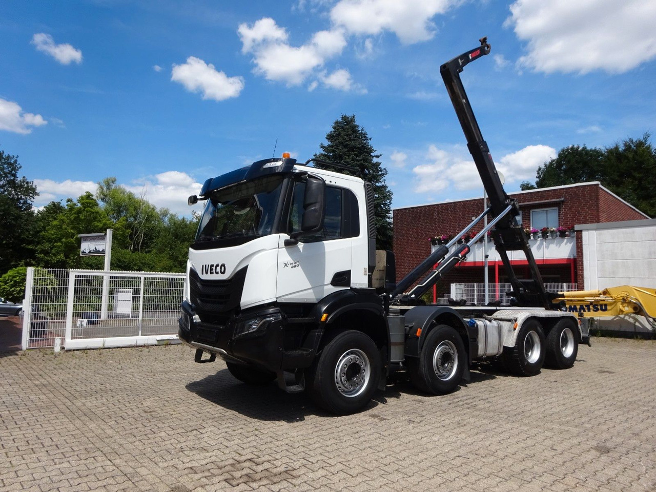 Iveco X-WAY 480 HIAB ABROLLER 8x4 - Крюковой мультилифт: фото 1 Iveco X-WAY 480 HIAB ABROLLER 8x4 - Крюковой мультилифт: фото 1