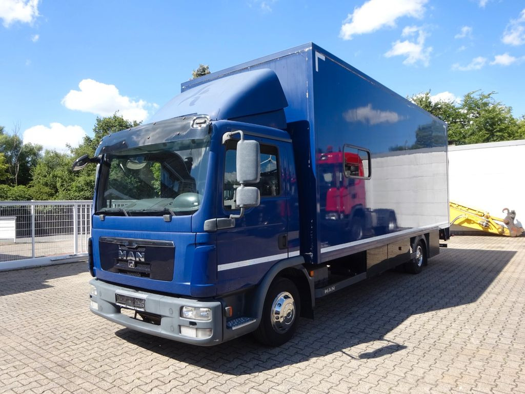 MAN 8.220 Koffer mit LBW als Wohnmobil ausgebaut 4x2 - Грузовик с закрытым кузовом: фото 2 MAN 8.220 Koffer mit LBW als Wohnmobil ausgebaut 4x2 - Грузовик с закрытым кузовом: фото 2