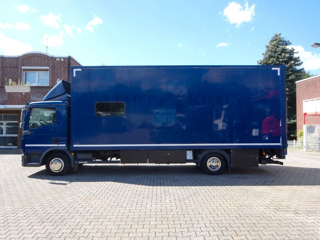 MAN 8.220 Koffer mit LBW als Wohnmobil ausgebaut 4x2 - Грузовик с закрытым кузовом: фото 3 MAN 8.220 Koffer mit LBW als Wohnmobil ausgebaut 4x2 - Грузовик с закрытым кузовом: фото 3