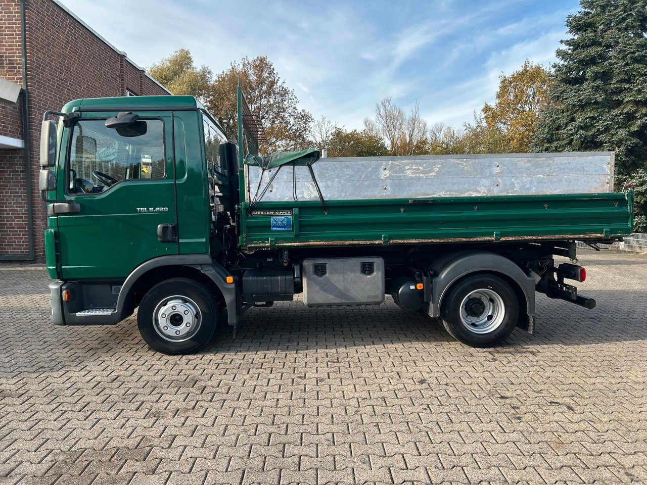 MAN 8.220 TGL MEILLER 3Skipper mit hohen Wänden - Самосвал: фото 4 MAN 8.220 TGL MEILLER 3Skipper mit hohen Wänden - Самосвал: фото 4