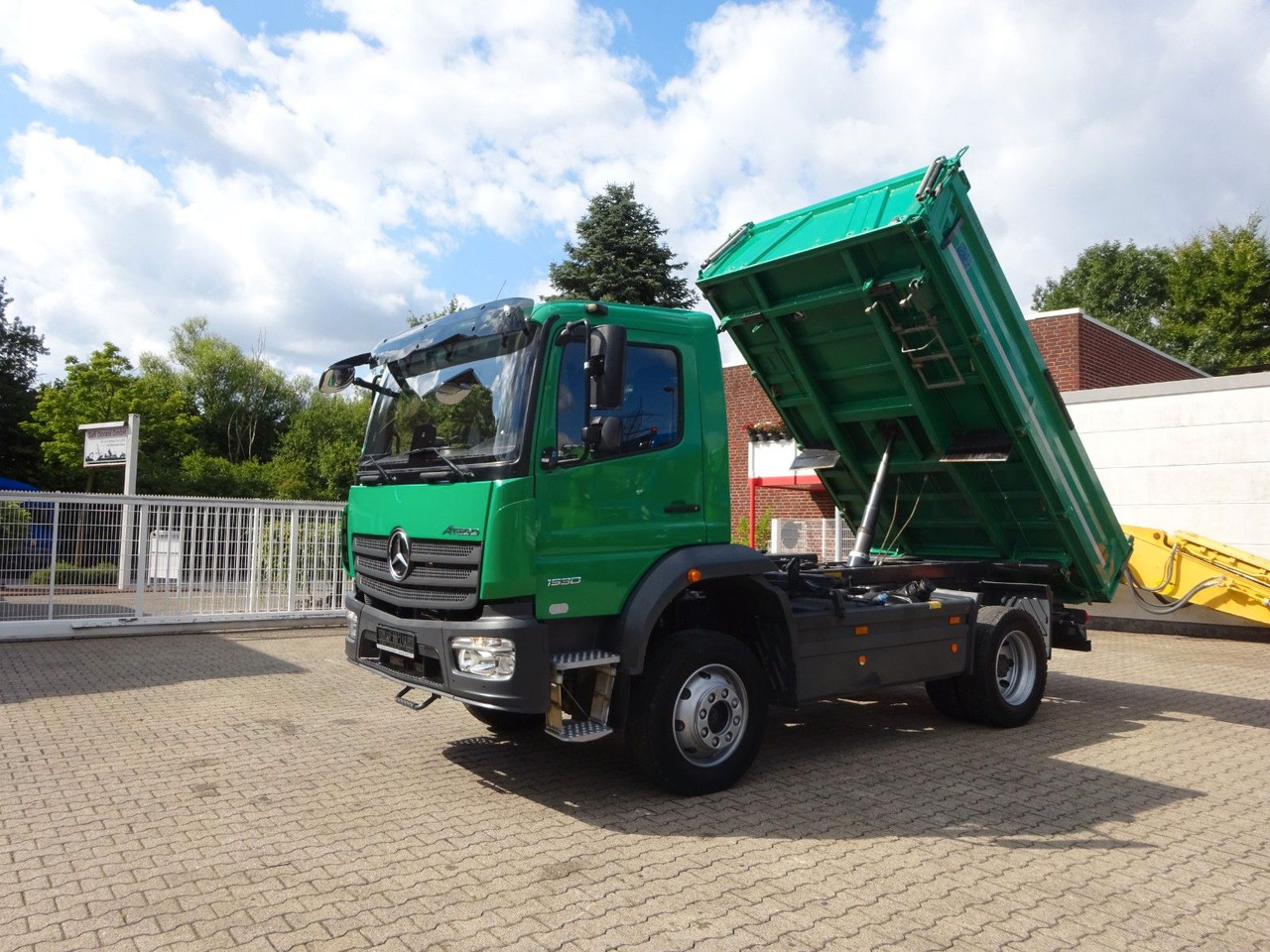 Mercedes-Benz 1530 Atego MEILLER 3Skipper 4x4 - Самосвал: фото 1 Mercedes-Benz 1530 Atego MEILLER 3Skipper 4x4 - Самосвал: фото 1