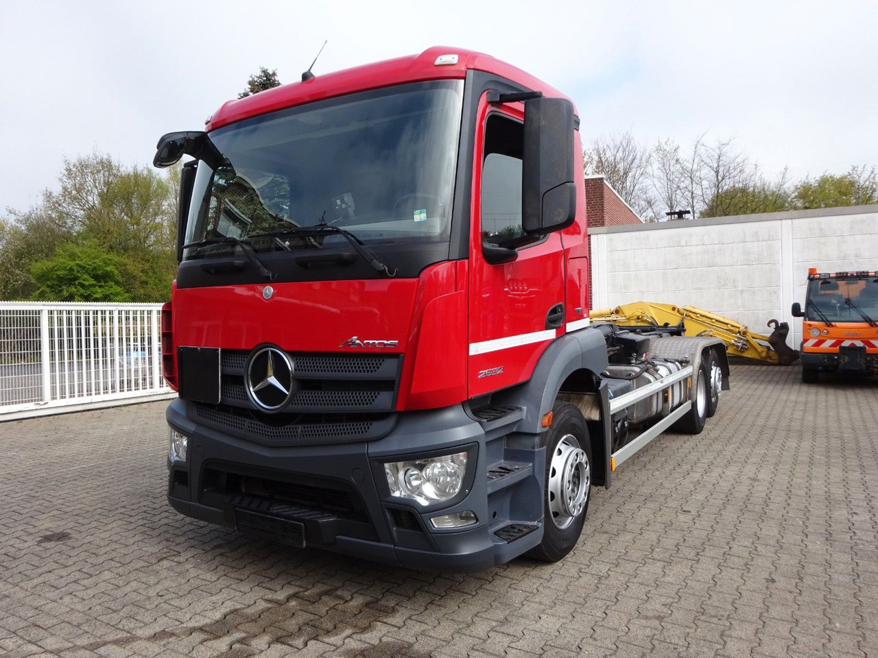 Mercedes-Benz 2532 Antos Multilift Abroller+Lift-Lenkachse6x2 - Крюковой мультилифт: фото 2 Mercedes-Benz 2532 Antos Multilift Abroller+Lift-Lenkachse6x2 - Крюковой мультилифт: фото 2