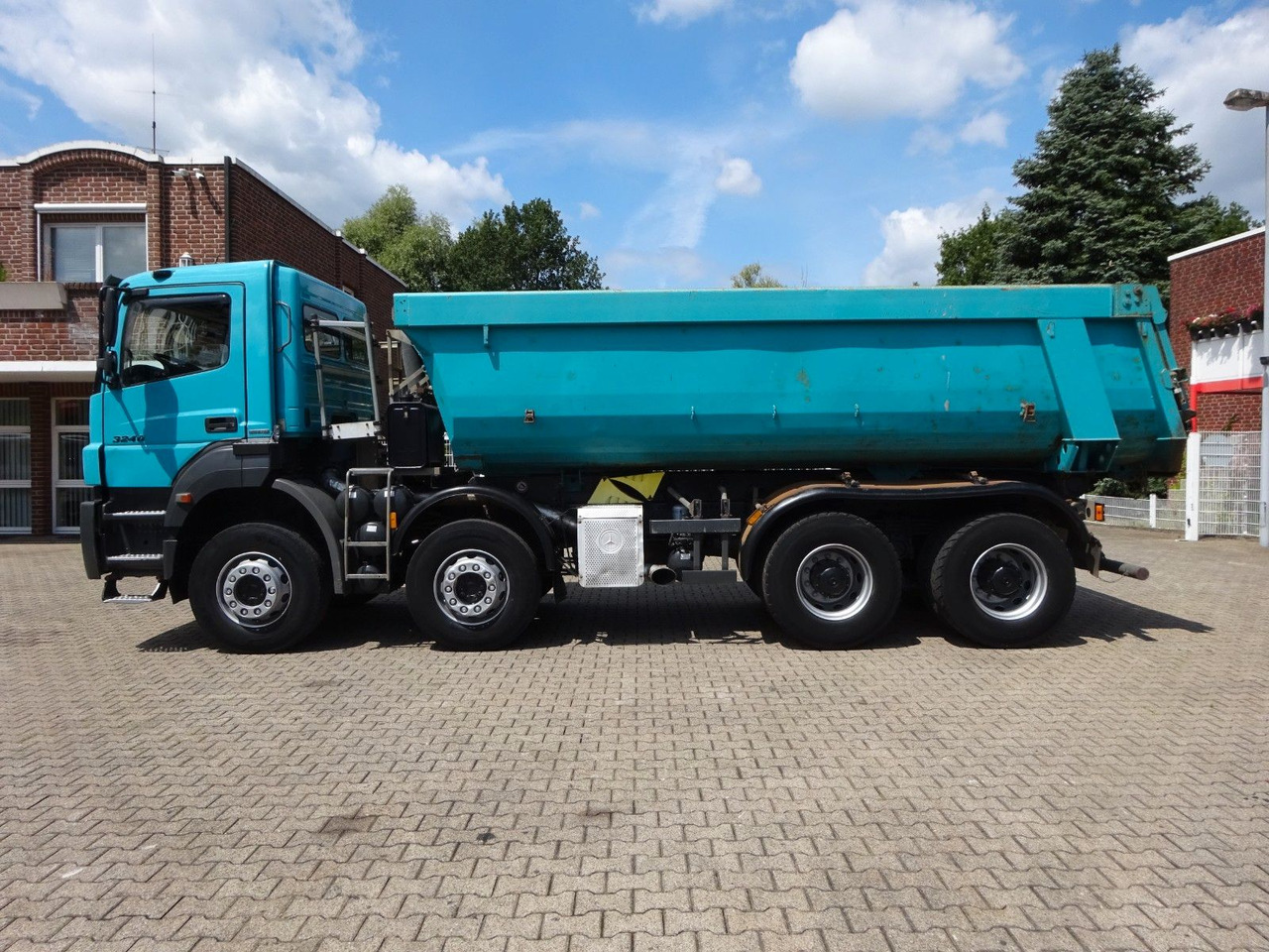 Mercedes-Benz 3240 Axor Muldenkipper 8x4 - Самосвал: фото 4 Mercedes-Benz 3240 Axor Muldenkipper 8x4 - Самосвал: фото 4