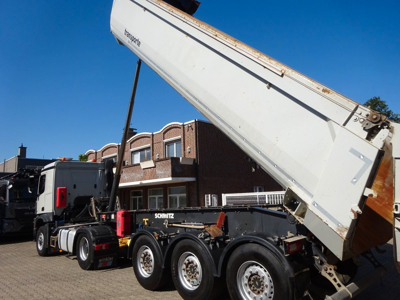 Schmitz Cargobull Kippauflieger mit 3 Achsen ca. 24 m³ 2x Bestand - Самосвальный полуприцеп: фото 4 Schmitz Cargobull Kippauflieger mit 3 Achsen ca. 24 m³ 2x Bestand - Самосвальный полуприцеп: фото 4