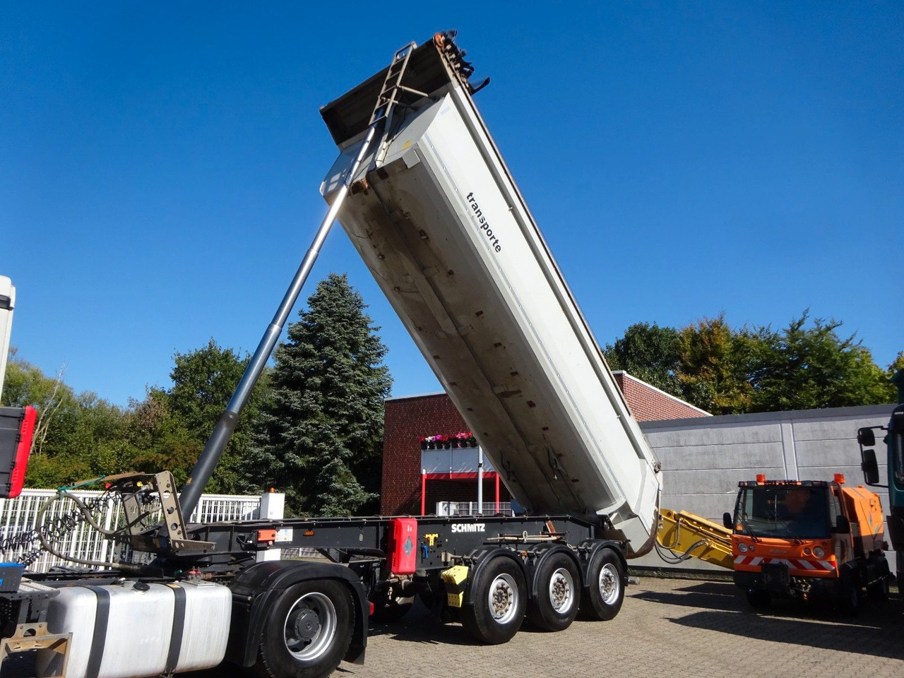 Schmitz Cargobull Kippauflieger mit 3 Achsen ca. 24 m³ 2x Bestand - Самосвальный полуприцеп: фото 2 Schmitz Cargobull Kippauflieger mit 3 Achsen ca. 24 m³ 2x Bestand - Самосвальный полуприцеп: фото 2