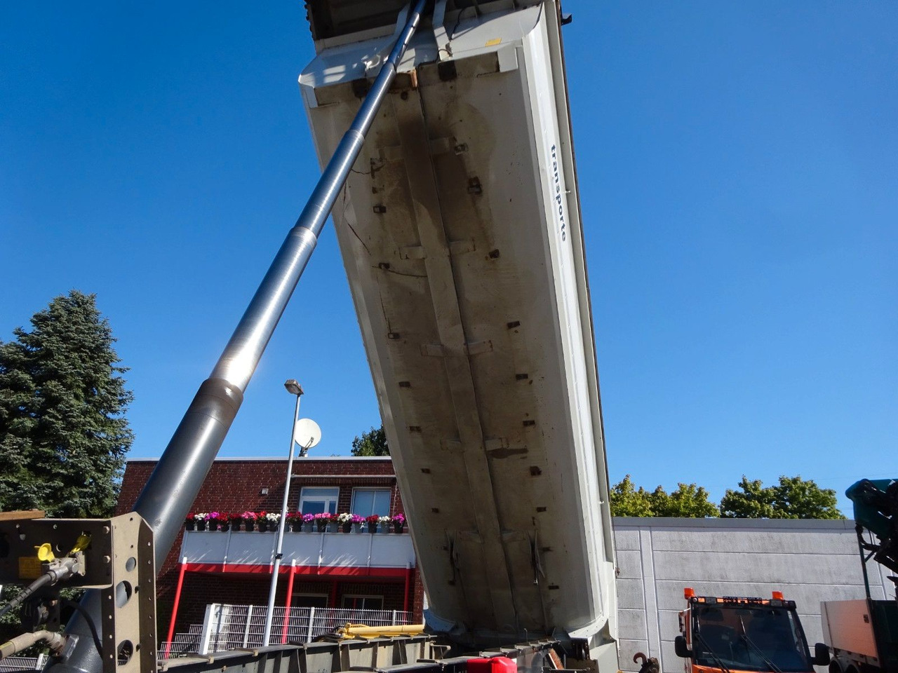 Schmitz Cargobull Kippauflieger mit 3 Achsen ca. 24 m³ 2x Bestand - Самосвальный полуприцеп: фото 3 Schmitz Cargobull Kippauflieger mit 3 Achsen ca. 24 m³ 2x Bestand - Самосвальный полуприцеп: фото 3