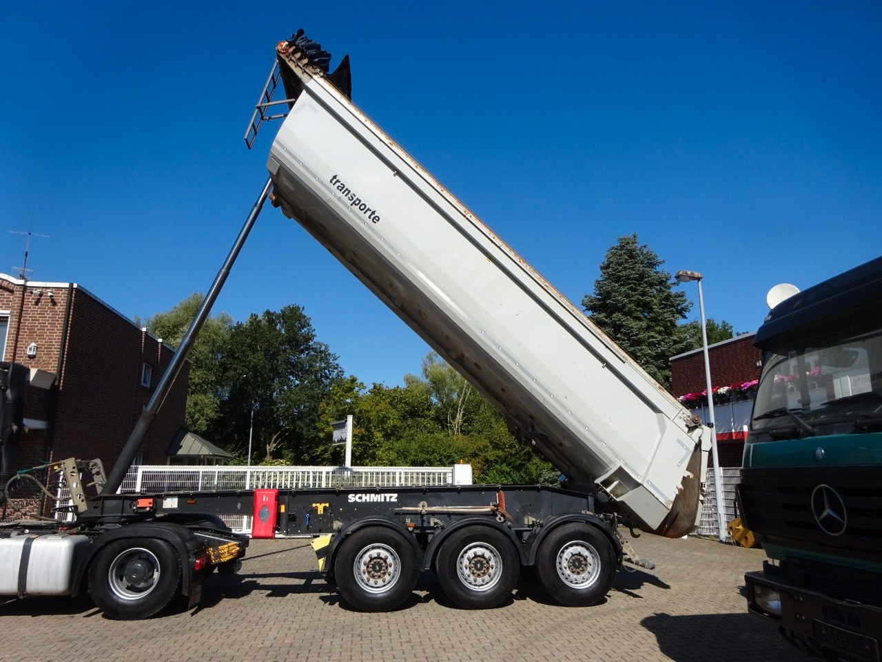 Schmitz Cargobull Kippauflieger mit 3 Achsen ca. 24 m³ 2x Bestand - Самосвальный полуприцеп: фото 1 Schmitz Cargobull Kippauflieger mit 3 Achsen ca. 24 m³ 2x Bestand - Самосвальный полуприцеп: фото 1