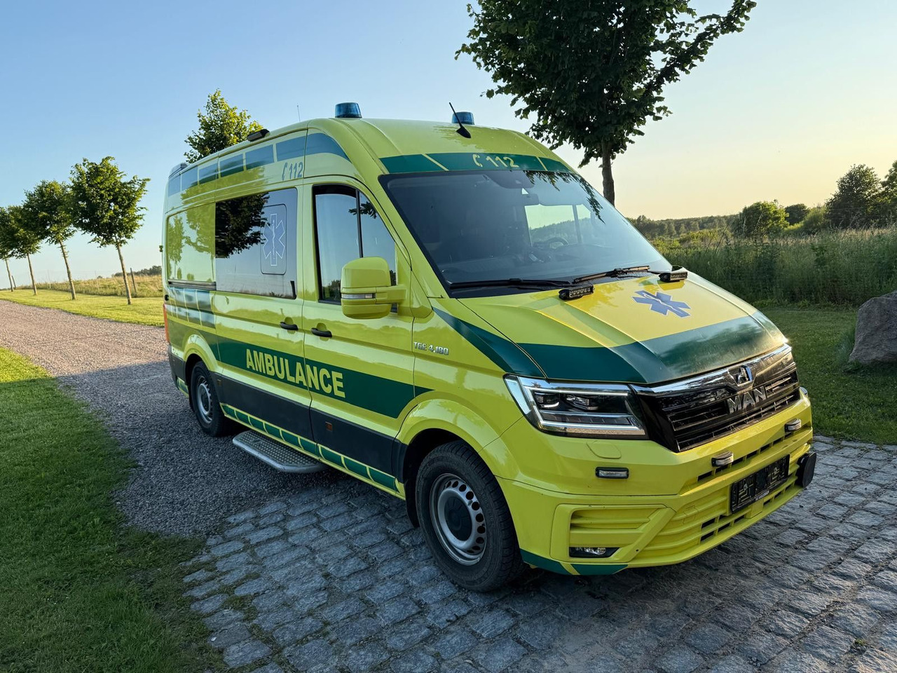 MAN TGE 4.180 Ambulance * 29 800 € netto *RESERVED - Машина скорой помощи: фото 1 MAN TGE 4.180 Ambulance * 29 800 € netto *RESERVED - Машина скорой помощи: фото 1