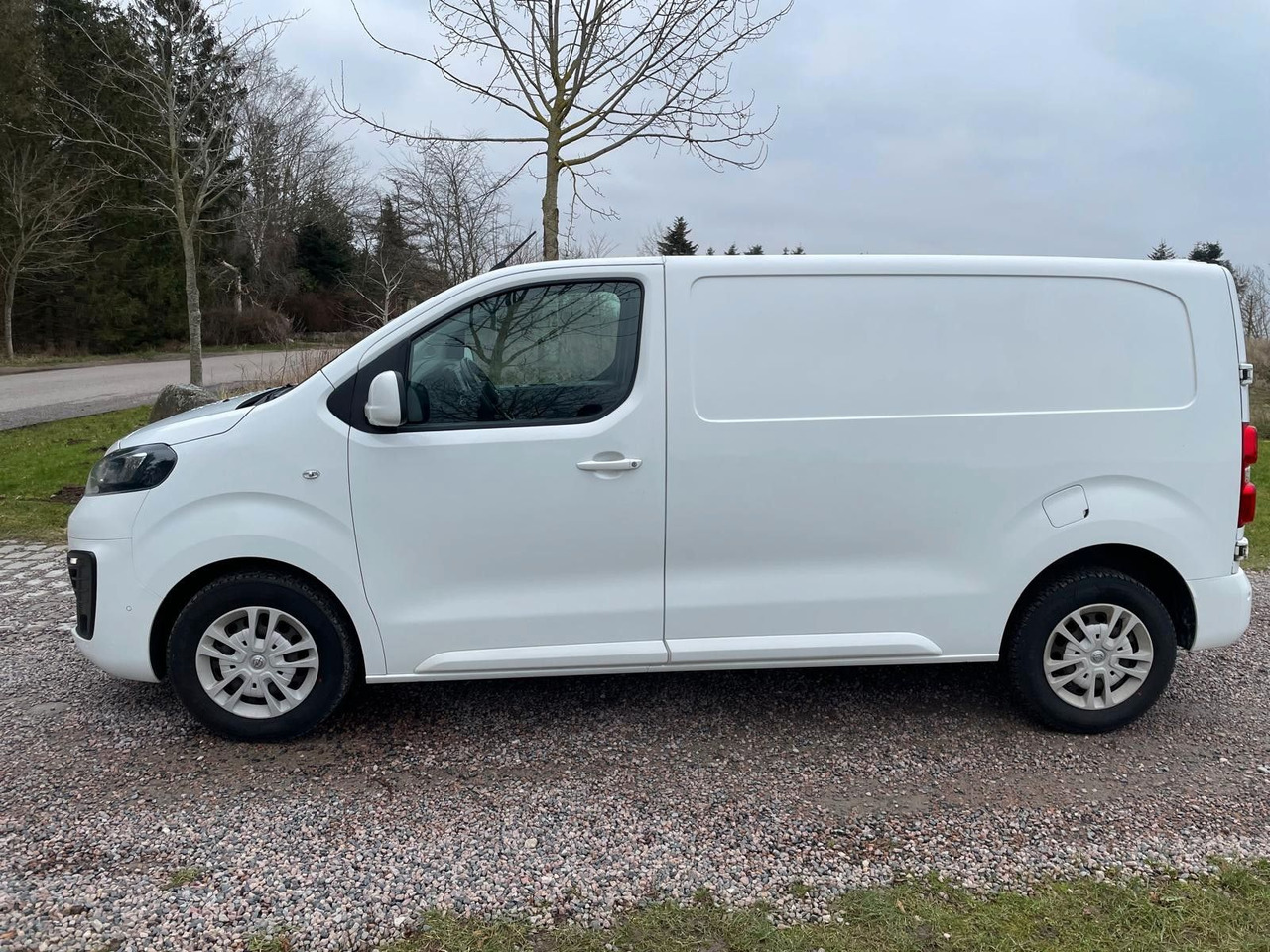 Opel Vivaro Kasten Edition M L2 2.0 Opel Vivaro 2.0 CDTI Edition M L2 *9400€ netto - Легковой фургон: фото 3 Opel Vivaro Kasten Edition M L2 2.0 Opel Vivaro 2.0 CDTI Edition M L2 *9400€ netto - Легковой фургон: фото 3