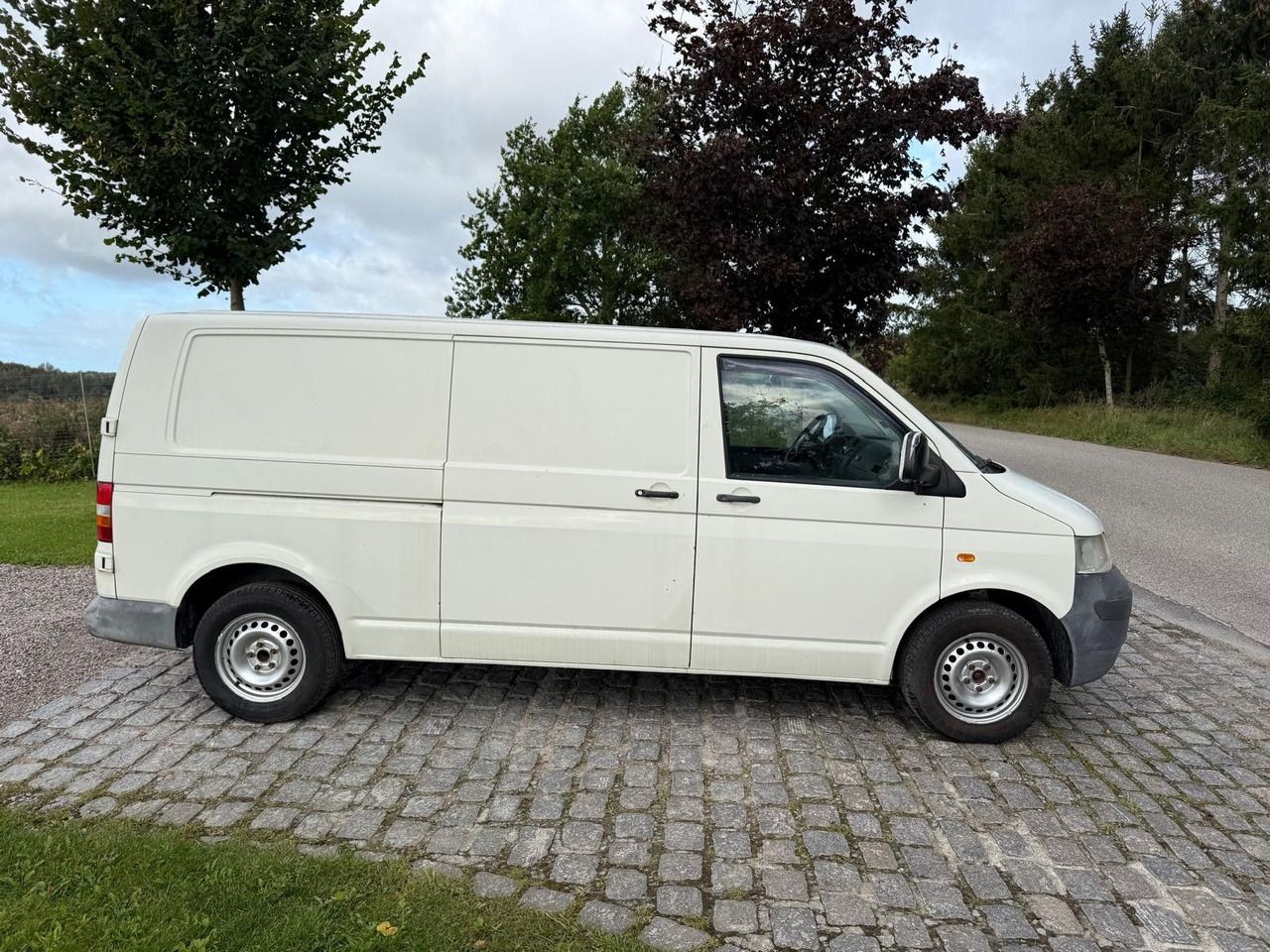 Volkswagen T5 Transporter 2.5 TDI Kasten lang - Легковой фургон: фото 5 Volkswagen T5 Transporter 2.5 TDI Kasten lang - Легковой фургон: фото 5