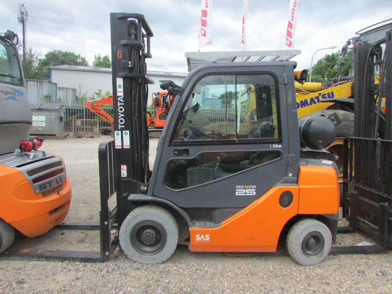 Toyota 02-8 FGF 25 Tonero 25 Gas Stapler 7.500 EUR - Газовый погрузчик: фото 1 Toyota 02-8 FGF 25 Tonero 25 Gas Stapler 7.500 EUR - Газовый погрузчик: фото 1