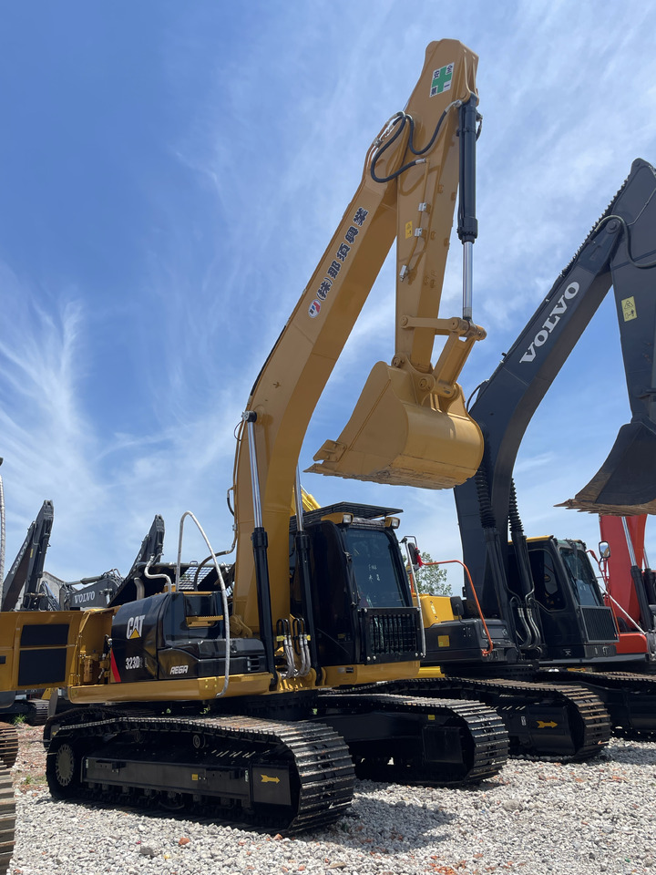 CATERPILLAR 323D2 - Гусеничный экскаватор: фото 2 CATERPILLAR 323D2 - Гусеничный экскаватор: фото 2