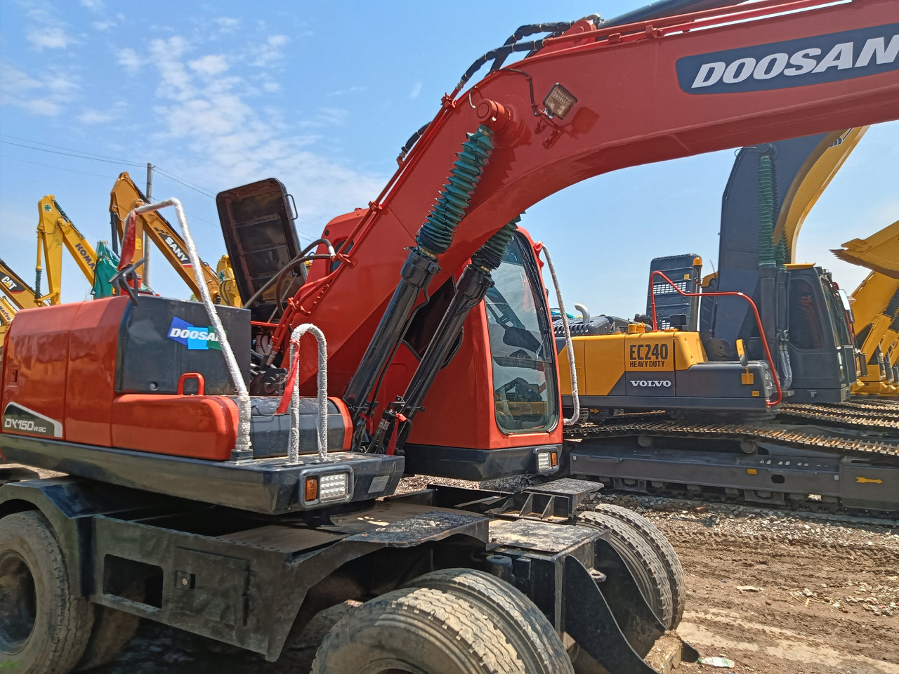 DOOSAN 150W - Колёсный экскаватор: фото 3 DOOSAN 150W - Колёсный экскаватор: фото 3