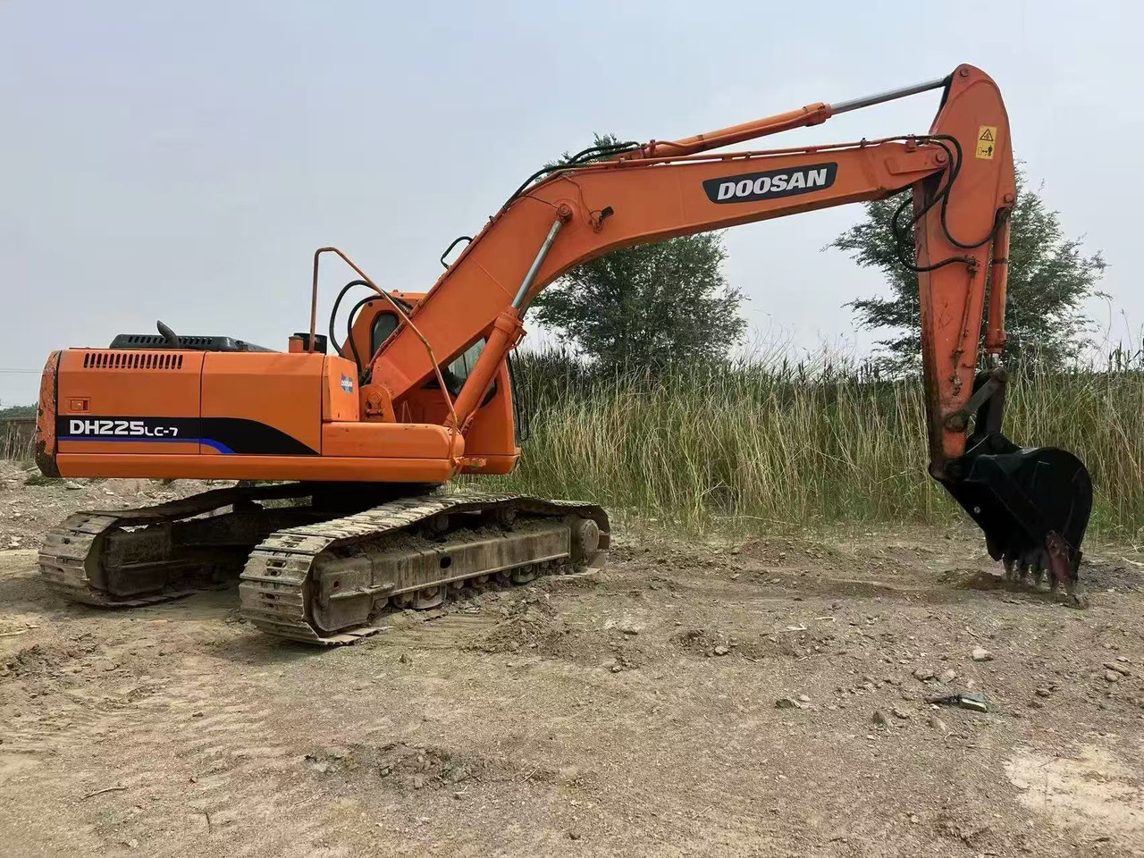 DOOSAN DH225LC-7 - Гусеничный экскаватор: фото 1 DOOSAN DH225LC-7 - Гусеничный экскаватор: фото 1