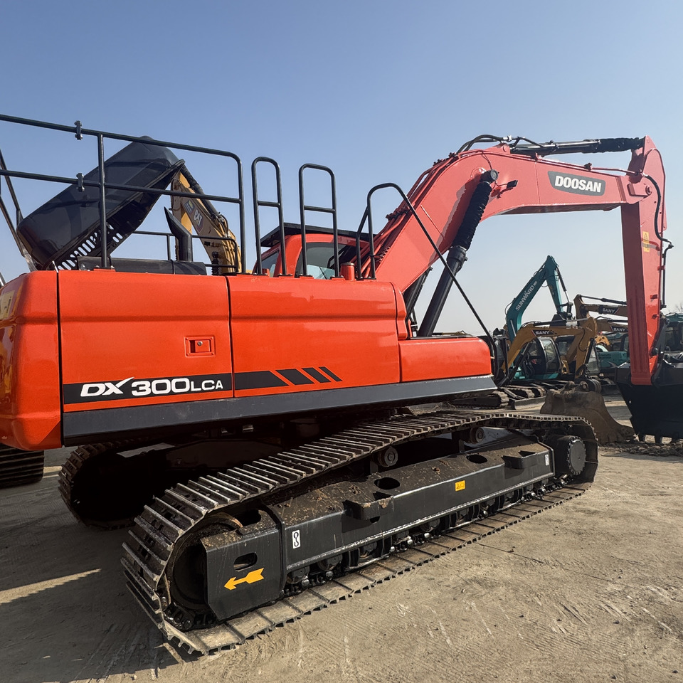 Doosan DX300-9C - Гусеничный экскаватор: фото 2 Doosan DX300-9C - Гусеничный экскаватор: фото 2