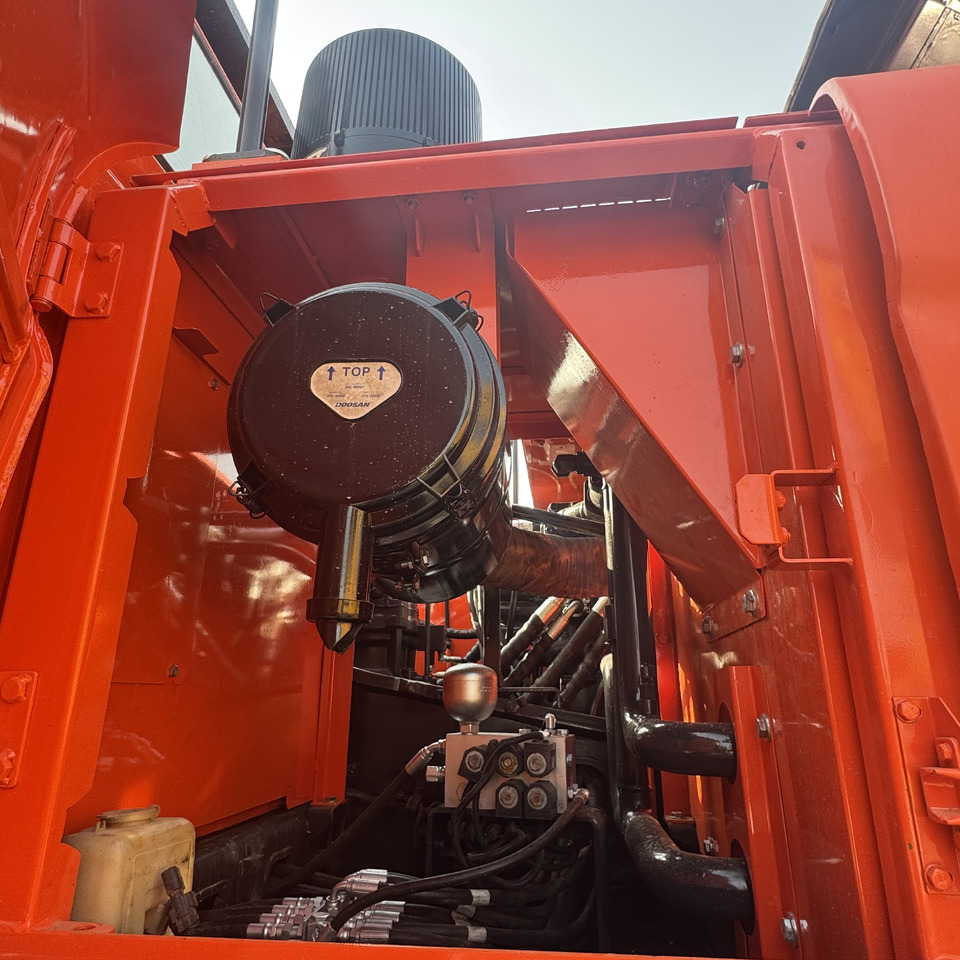 Doosan DX300-9C - Гусеничный экскаватор: фото 4 Doosan DX300-9C - Гусеничный экскаватор: фото 4