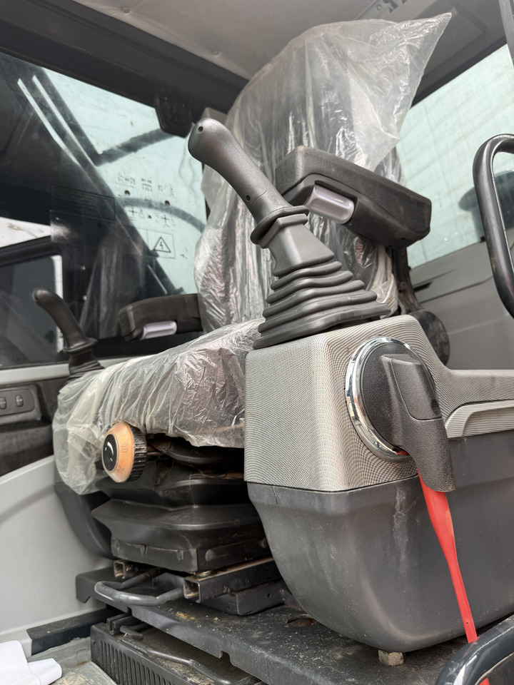 HYUNDAI HX220HD - Гусеничный экскаватор: фото 3 HYUNDAI HX220HD - Гусеничный экскаватор: фото 3