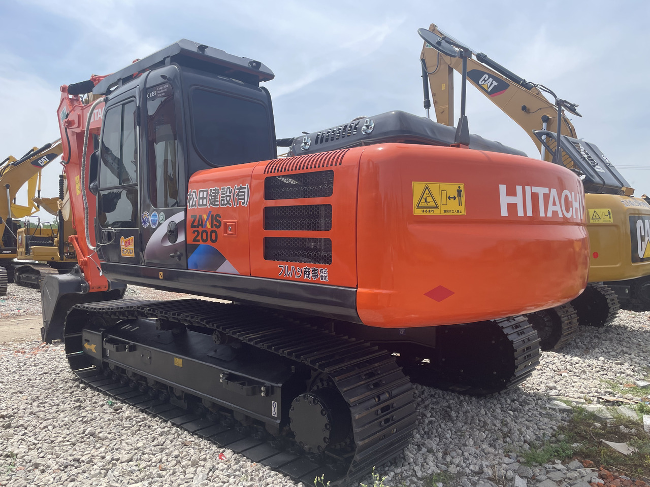 Hitachi ZX200 - Гусеничный экскаватор: фото 1 Hitachi ZX200 - Гусеничный экскаватор: фото 1