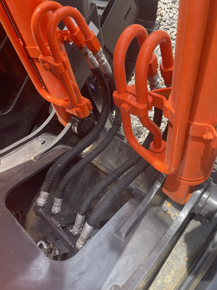 Hitachi ZX200 - Гусеничный экскаватор: фото 5 Hitachi ZX200 - Гусеничный экскаватор: фото 5