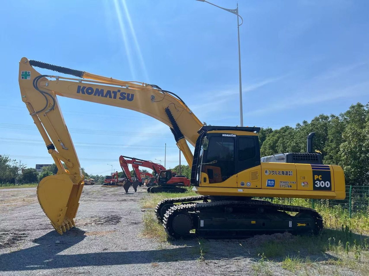 KOMATSU PC300-7 - Гусеничный экскаватор: фото 2 KOMATSU PC300-7 - Гусеничный экскаватор: фото 2