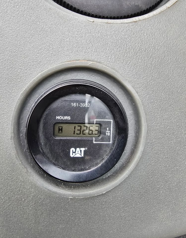 Caterpillar - Экскаватор-погрузчик: фото 3 Caterpillar - Экскаватор-погрузчик: фото 3