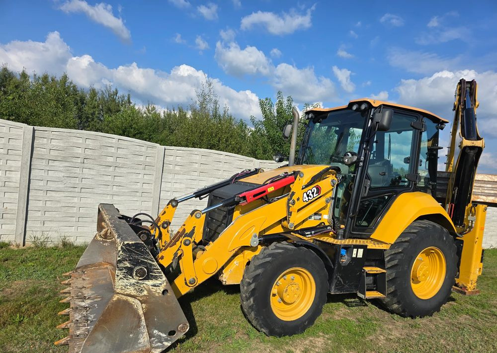 Caterpillar - Экскаватор-погрузчик: фото 3 Caterpillar - Экскаватор-погрузчик: фото 3