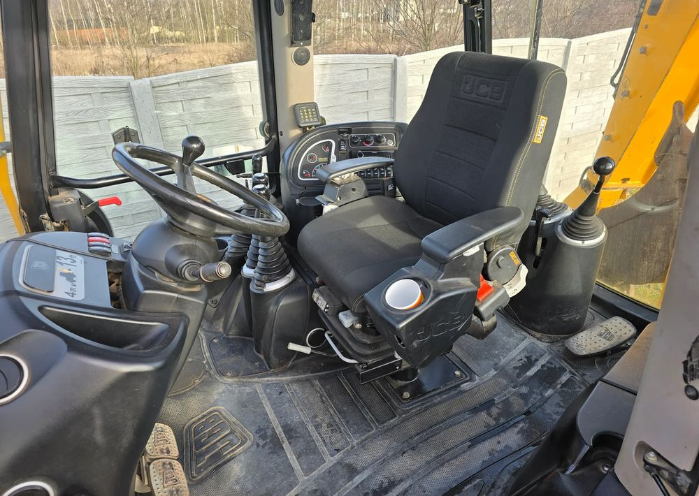 JCB - Экскаватор-погрузчик: фото 3 JCB - Экскаватор-погрузчик: фото 3