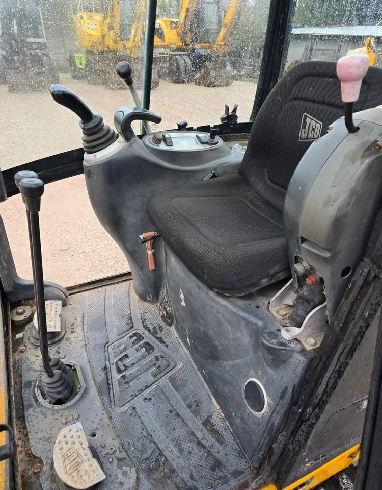 JCB - Мини-экскаватор: фото 3 JCB - Мини-экскаватор: фото 3