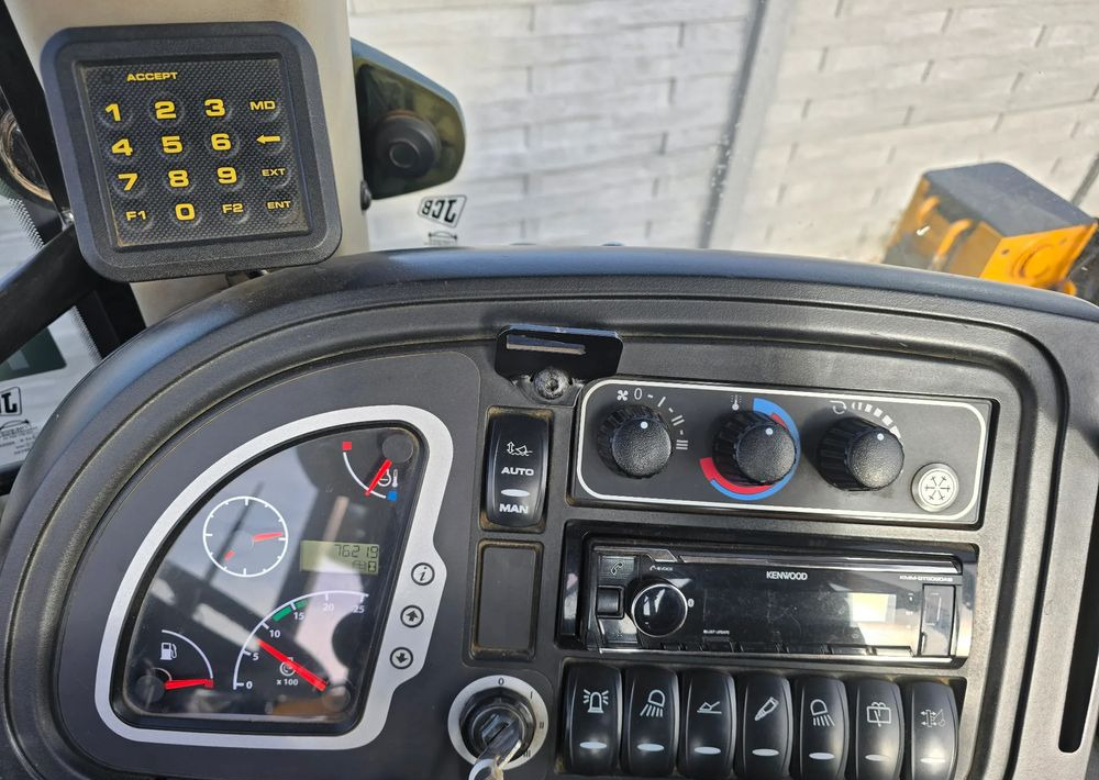 JCB - Экскаватор-погрузчик: фото 4 JCB - Экскаватор-погрузчик: фото 4