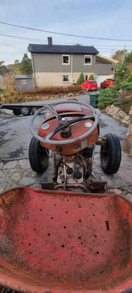 1958 Massey Ferguson MF 35 traktor (rep.-objekt) - Трактор: фото 2 1958 Massey Ferguson MF 35 traktor (rep.-objekt) - Трактор: фото 2